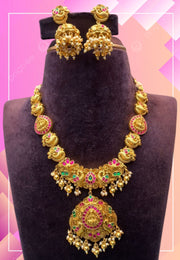 Jadav short necklace with pink and green stone hangings with guttapusalu